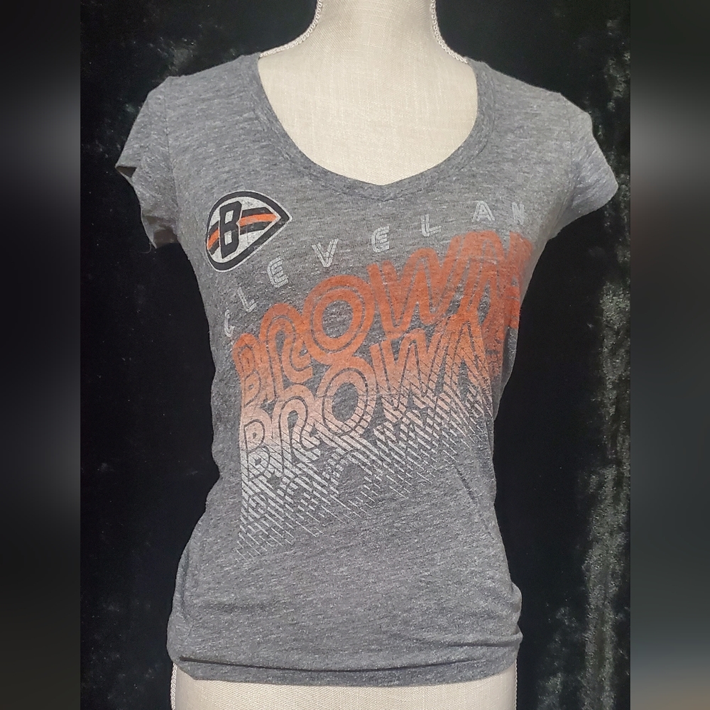 7 OHIO Sports... Seven tops size small (two say xl, but they fit as a small)